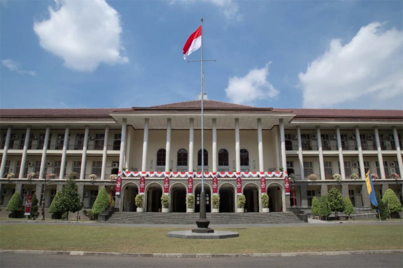 60-universitas-terbaik-di-indonesia-versi-unirank-2023